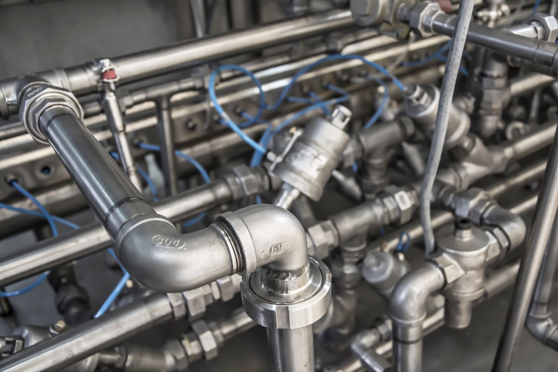 Steel pipes, elbows and valves joined with fittings.